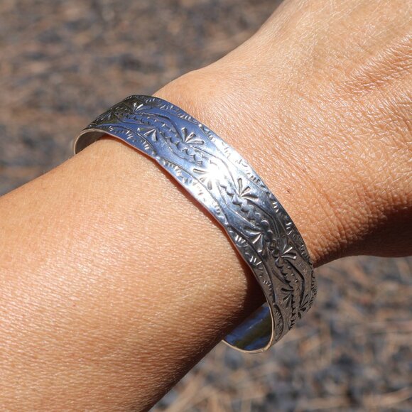 Navajo Handcrafted Bracelets: Native American Sterling Silver Jewelry size 7 *** - Picture 1 of 9